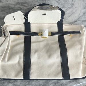 Boatkin canvas bad. Cream with Navy. Unfinished look is intentional.brand new